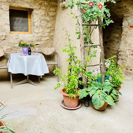 Lägenhet Antico Borgo Prabiu Hegos *